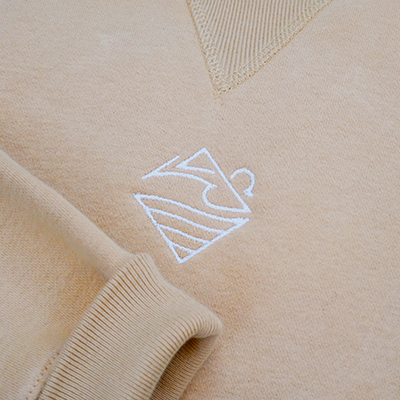 自備品電繡-GAP大學T-LOGO